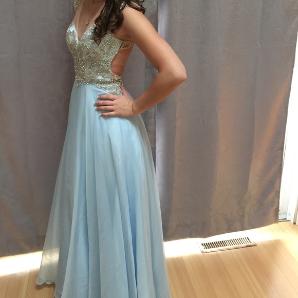 PROM DRESS - Picture 2 of 3
